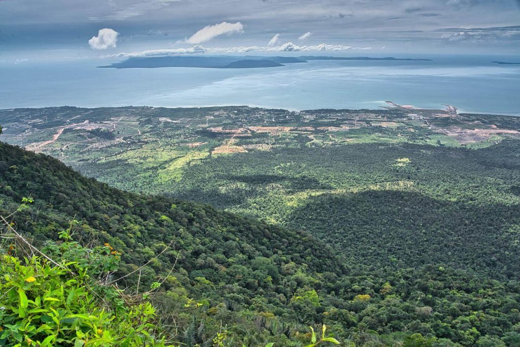 Vue depuis le sommet du mont Bokor, face à la mer