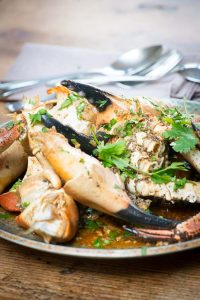 Une assiette de crabe au poivre de Kampot